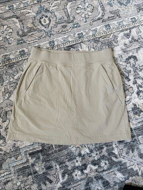 Eddie Bauer Light Olive Active Skort with Zip Pockets